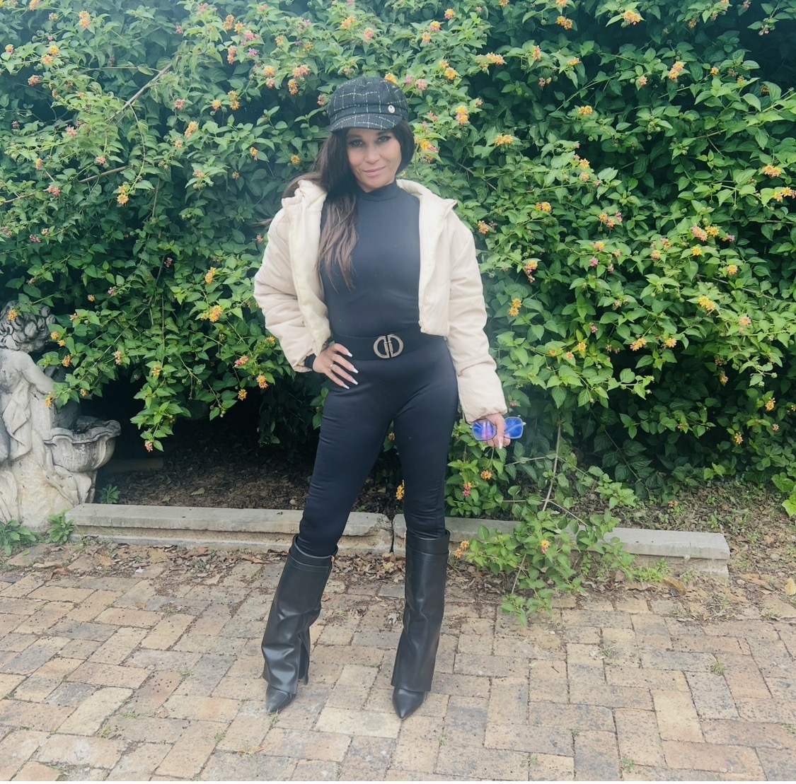 Cream puffer, knee boots